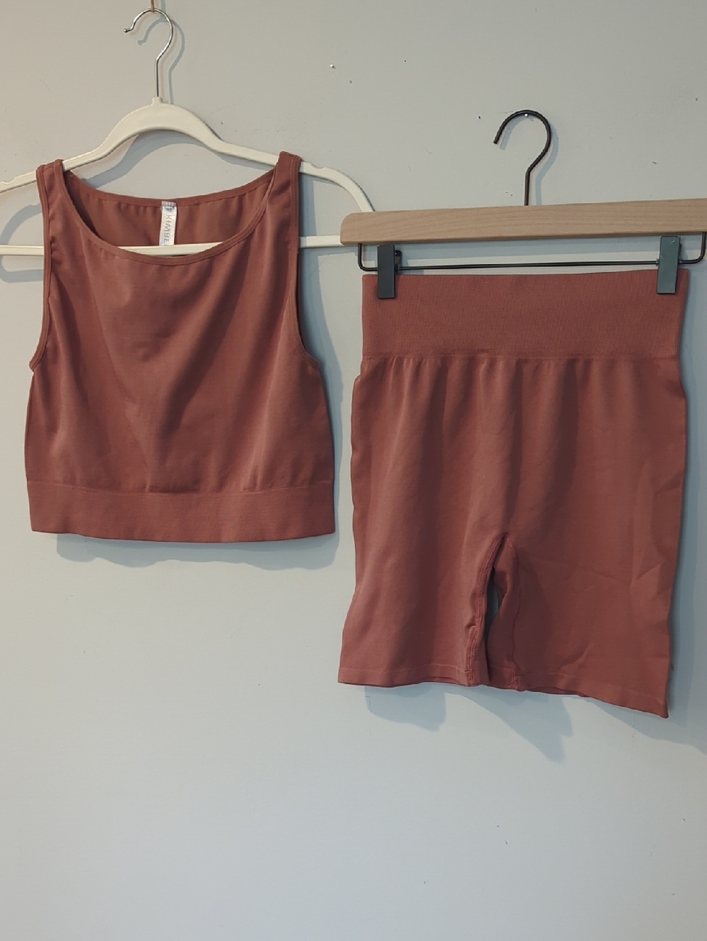 Seamless Crop Tank & High-Waist Bike Shorts Set‎ Brown size Medium